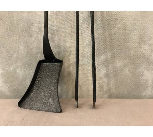 A blackened iron chimney with a shovel and a clamp 18 th