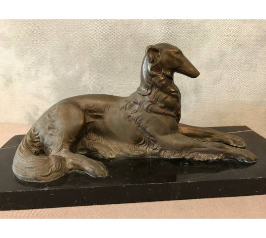 Chien levrette regulates on pedestal in marble around 1900