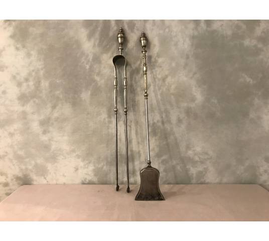 Beautiful chimney set with a shovel and an iron clamp and silver bronze of epoch 19 th