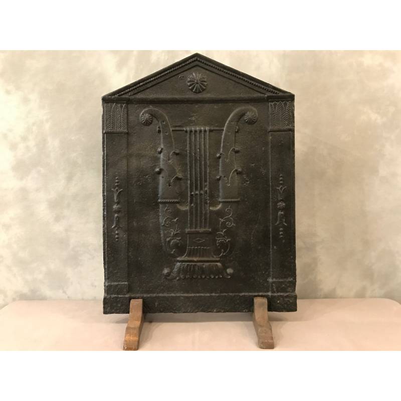 Beautiful old fireplace plate in late 18th century cast iron