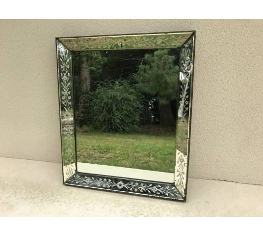 Joli miroir de Venise décor gravé d'époque XX ème