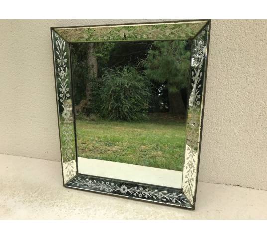 Joli miroir de Venise décor gravé d'époque XX ème