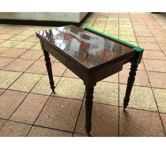 Petite table à jeux en acajou d'époque 19 ème