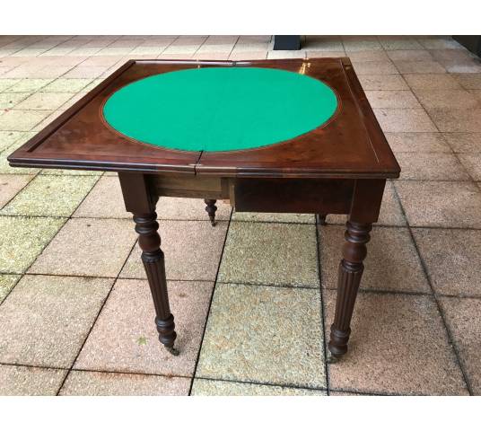 Petite table à jeux en acajou d'époque 19 ème