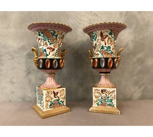 Pair de vases Medicis en porcelaine de vieux Paris d' epoch 19 ème