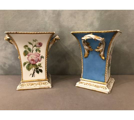 Paire de vases en porcelaine de Vieux Paris d'époque 19 ème