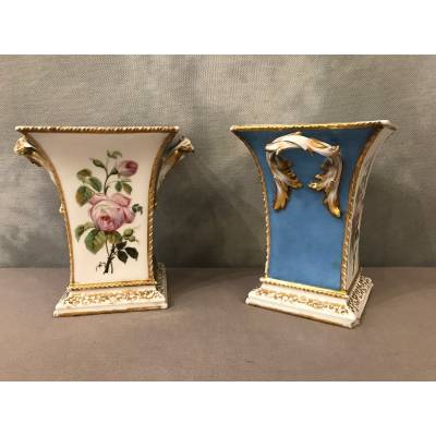 Paire de vases en porcelaine de Vieux Paris d'époque 19 ème