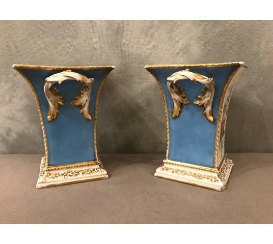 Paire de vases en porcelaine de Vieux Paris d'époque 19 ème