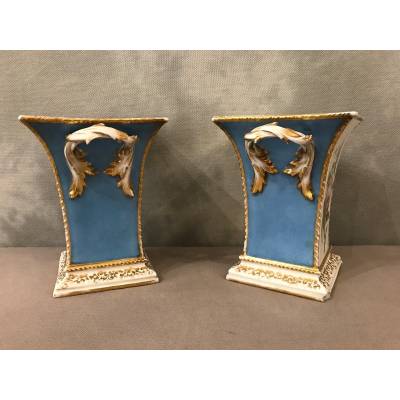 Paire de vases en porcelaine de Vieux Paris d'époque 19 ème