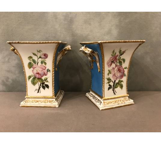 Paire de vases en porcelaine de Vieux Paris d'époque 19 ème