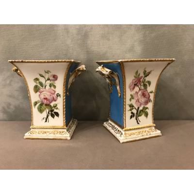 Paire de vases en porcelaine de Vieux Paris d'époque 19 ème