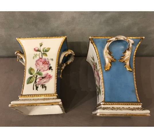 Paire de vases en porcelaine de Vieux Paris d'époque 19 ème