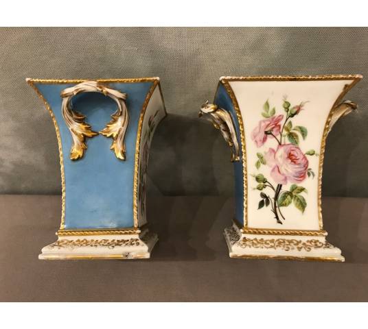 Paire de vases en porcelaine de Vieux Paris d'époque 19 ème