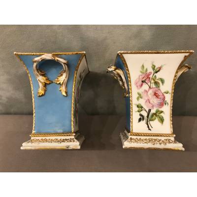 Paire de vases en porcelaine de Vieux Paris d'époque 19 ème