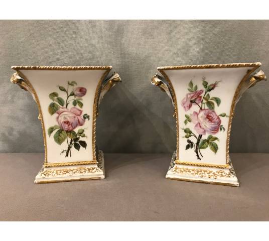 Paire de vases en porcelaine de Vieux Paris d'époque 19 ème