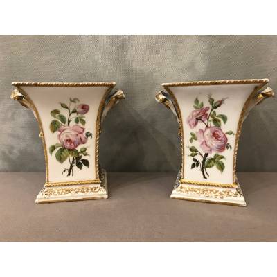 Paire de vases en porcelaine de Vieux Paris d'époque 19 ème