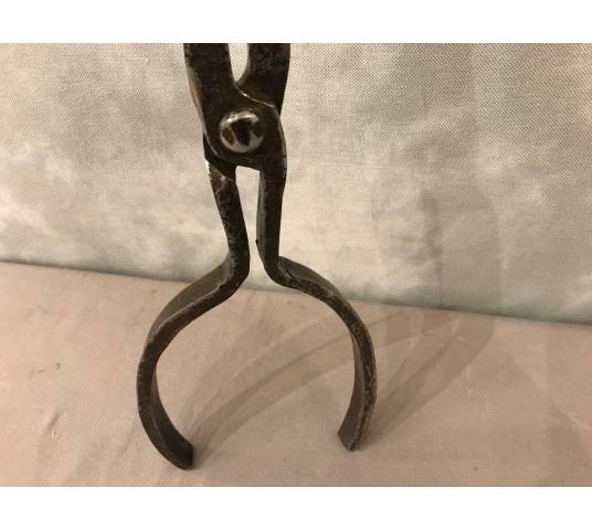 Large wrought iron log clamp from the 18th century