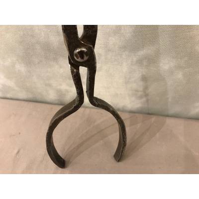 Large wrought iron log clamp from the 18th century