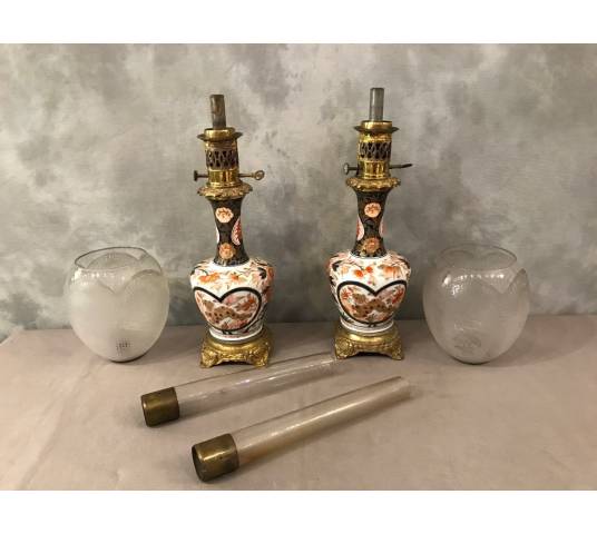 Beautiful pair of IMARI oil lamps, from the 19th century