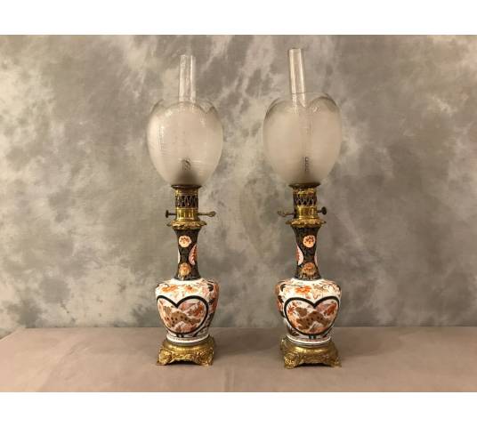 Beautiful pair of IMARI oil lamps, from the 19th century