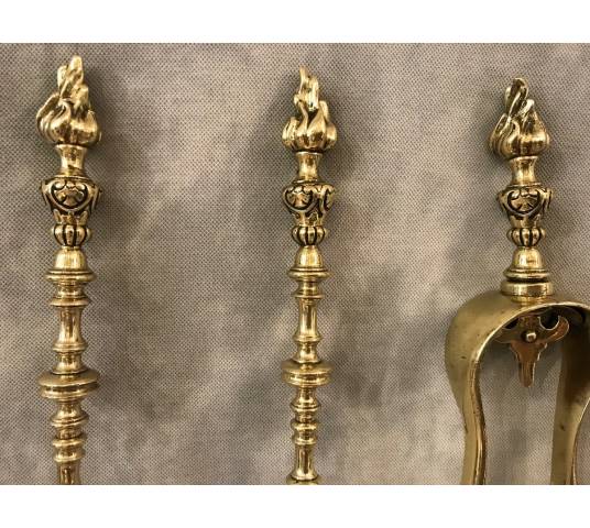 Ensemble de 3 pièces d'accessoires de cheminée en bronze et laiton d'époque 19 ème