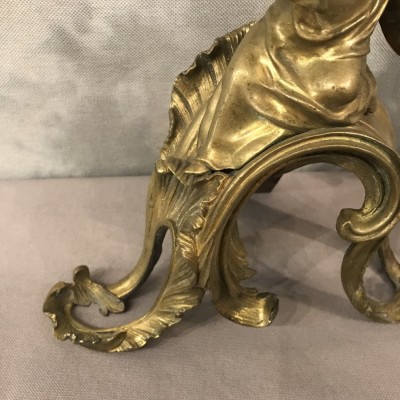 Belle paire de chenets en bronze décor aux chinois d'époque Louis XV