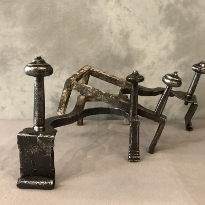 Paire de chenets anciens en fer fer forgé d'époque 18 ème