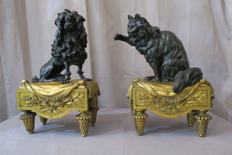 Paire de chenets en bronze doré chien et chat