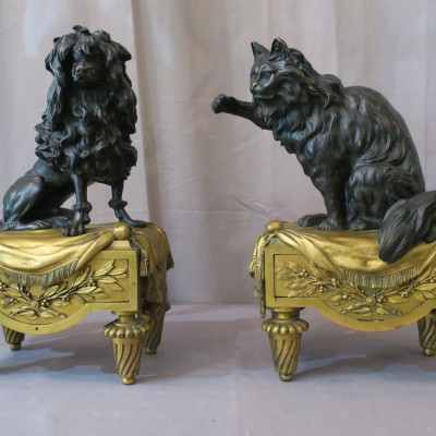 Paire de chenets en bronze doré chien et chat