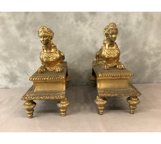 Paire de chenets en bronze doré aux sphinx d'époque 19 ème