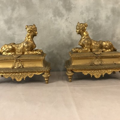 Paire de chenets en bronze doré aux sphinx d'époque 19 ème