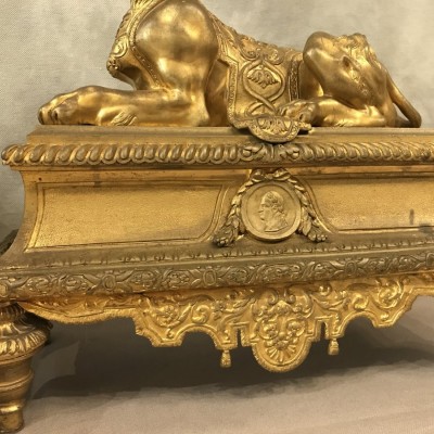 Paire de chenets en bronze gilt aux sphinx d' epoch 19 ème