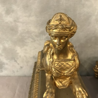 Paire de chenets en bronze doré aux sphinx d'époque 19 ème