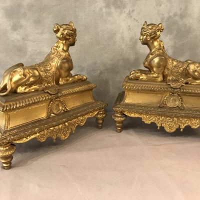 Paire de chenets en bronze doré aux sphinx d'époque 19 ème