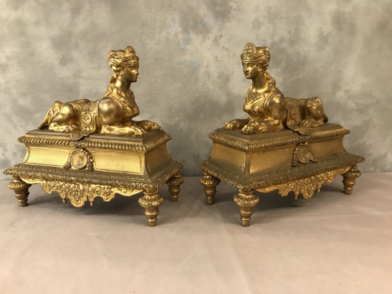 Paire de chenets en bronze doré aux sphinx d'époque 19 ème