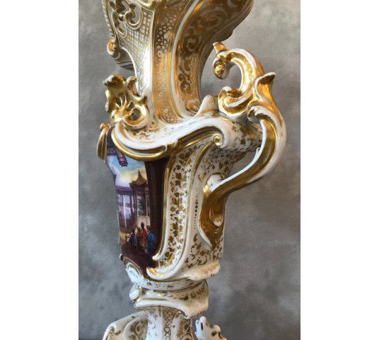 Grand vase d'époque 19 ème en porcelaine de Vieux Paris