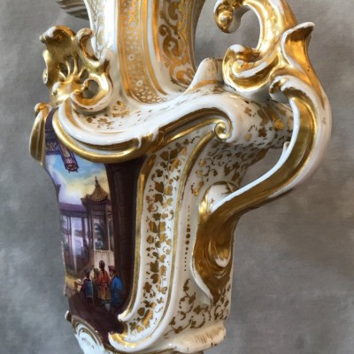 Grand vase d'époque 19 ème en porcelaine de Vieux Paris