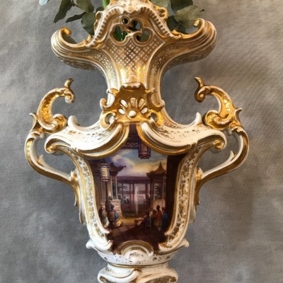 Grand vase d'époque 19 ème en porcelaine de Vieux Paris