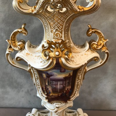 Grand vase d'époque 19 ème en porcelaine de Vieux Paris