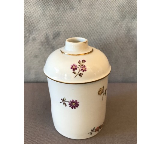 Petit pot en porcelaine de Frankethal vers 1775