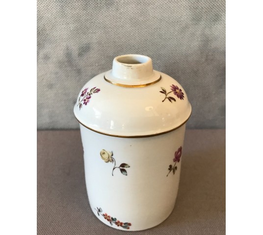 Petit pot en porcelaine de Frankethal vers 1775