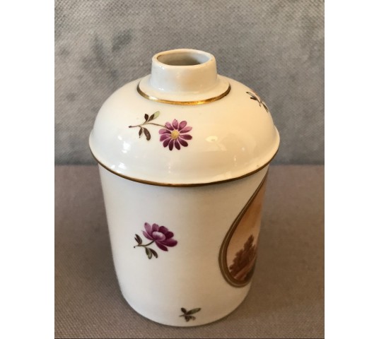 Petit pot en porcelaine de Frankethal vers 1775