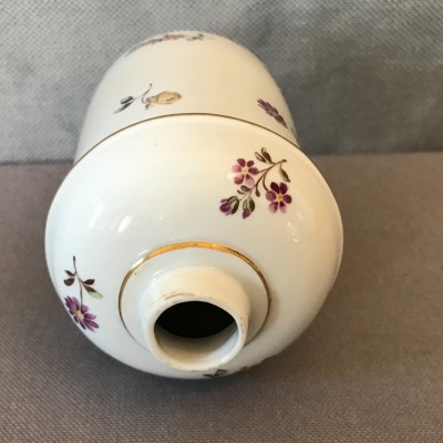 Petit pot en porcelaine de Frankethal vers 1775