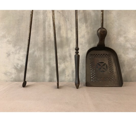 Exceptional set of three pieces of iron fireplace and gilded bronze 19 th