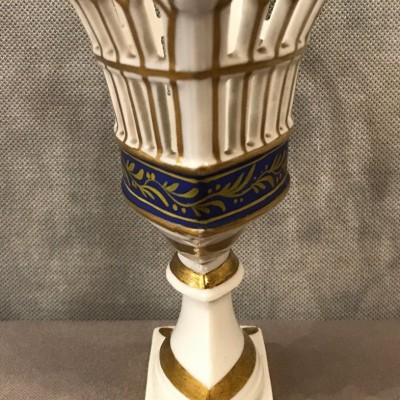 Petite coupe navette en porcelaine de Vieux Paris d'époque 19 ème