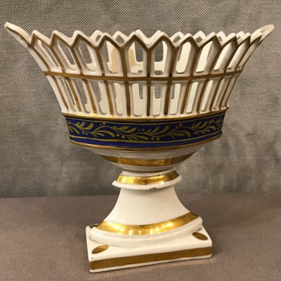 Petite coupe navette en porcelaine de Vieux Paris d'époque 19 ème