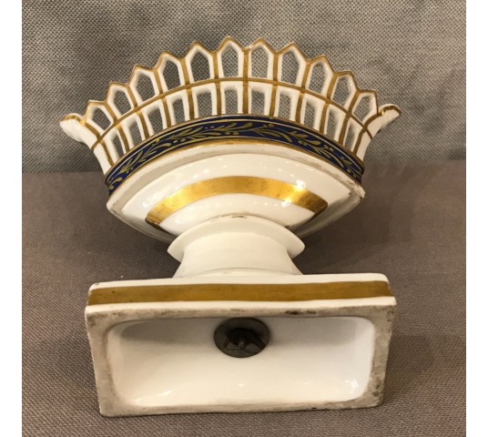 Petite coupe navette en porcelaine de Vieux Paris d'époque 19 ème