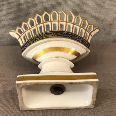 Petite coupe navette en porcelaine de Vieux Paris d'époque 19 ème