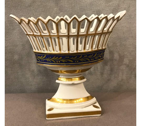 Petite coupe navette en porcelaine de Vieux Paris d'époque 19 ème