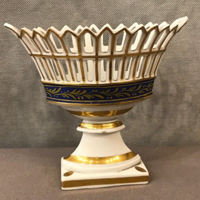 Petite coupe navette en porcelaine de Vieux Paris d'époque 19 ème